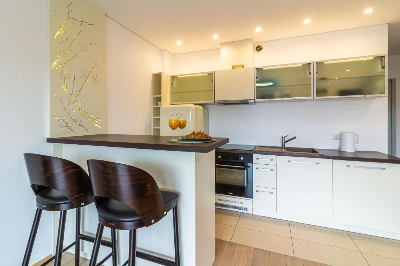 Cohost I Sunny Center Apt, Covered Parking, Balcony & Self Check-In Каунас Екстер'єр фото