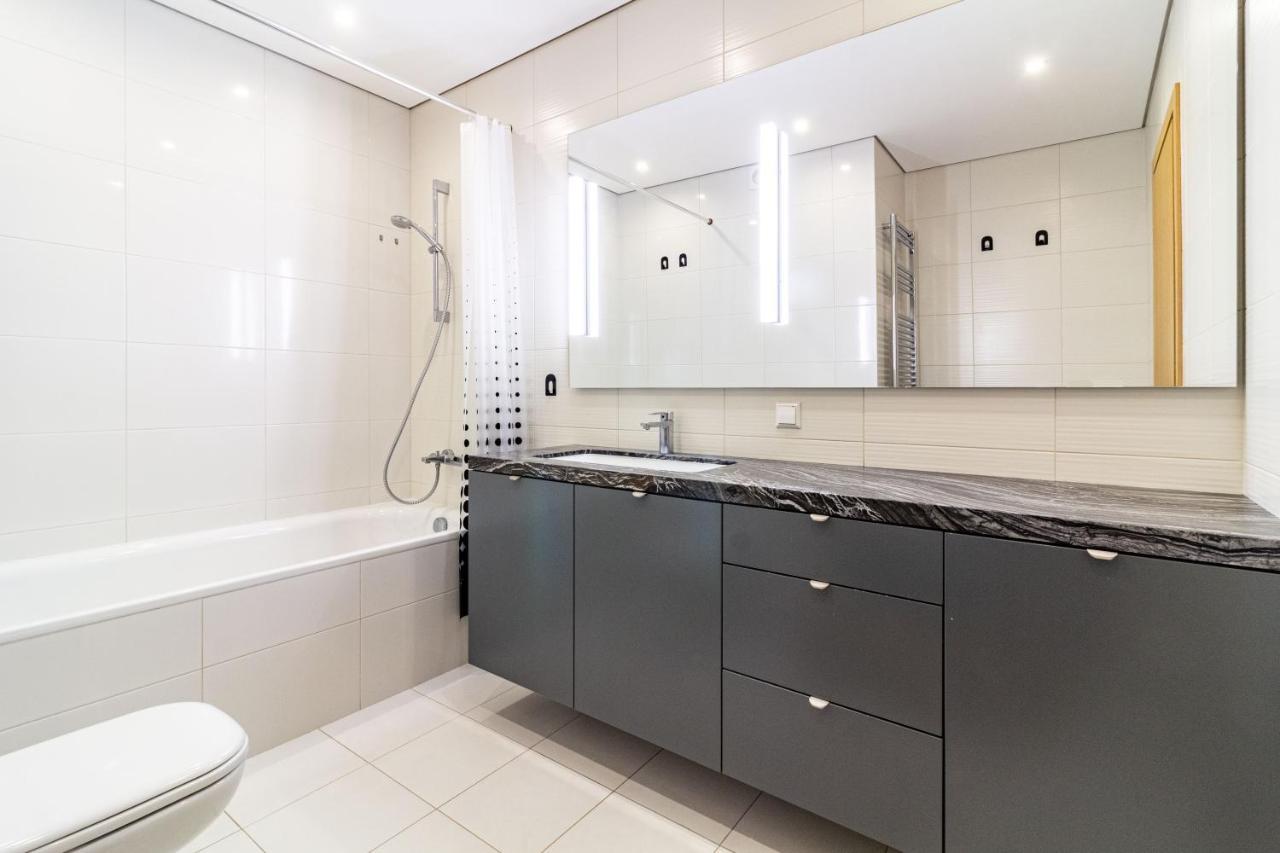 Cohost I Sunny Center Apt, Covered Parking, Balcony & Self Check-In Каунас Екстер'єр фото